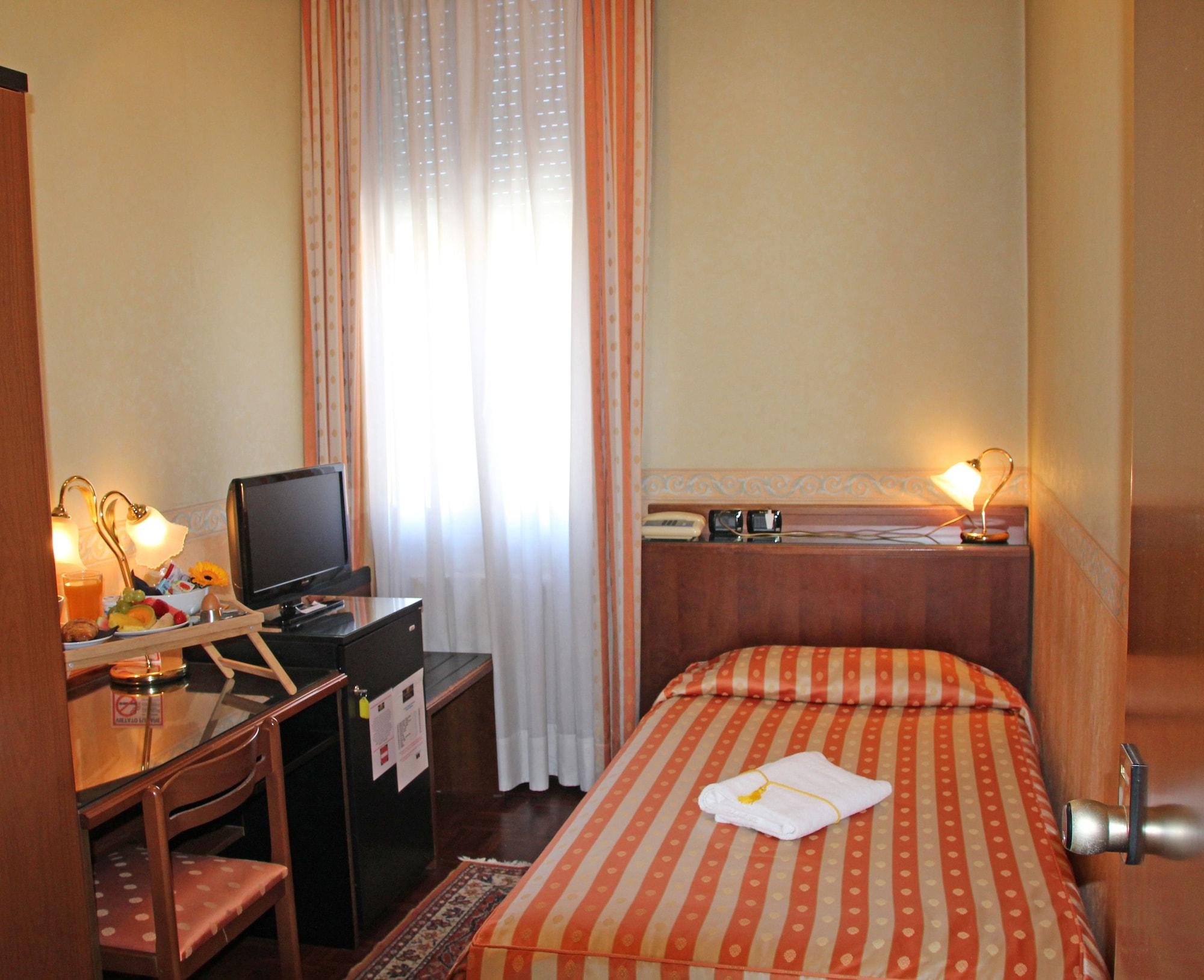 Albergo Ristorante Leon D'Oro Новента-ди-Пьяве Экстерьер фото