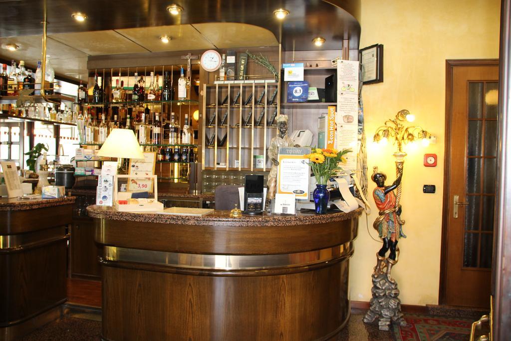 Albergo Ristorante Leon D'Oro Новента-ди-Пьяве Экстерьер фото