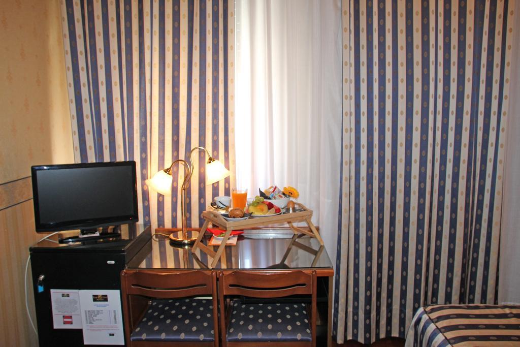 Albergo Ristorante Leon D'Oro Новента-ди-Пьяве Экстерьер фото