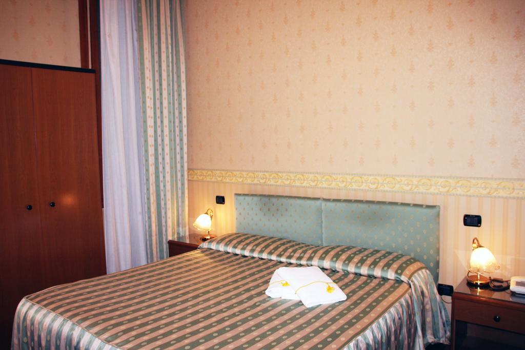 Albergo Ristorante Leon D'Oro Новента-ди-Пьяве Экстерьер фото