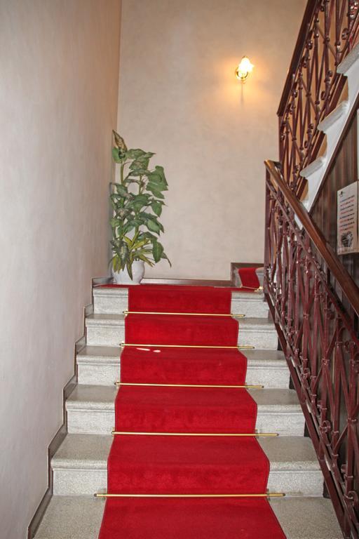 Albergo Ristorante Leon D'Oro Новента-ди-Пьяве Экстерьер фото