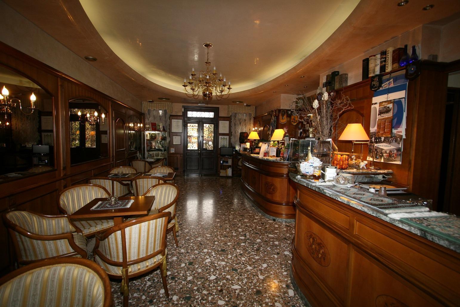 Albergo Ristorante Leon D'Oro Новента-ди-Пьяве Экстерьер фото