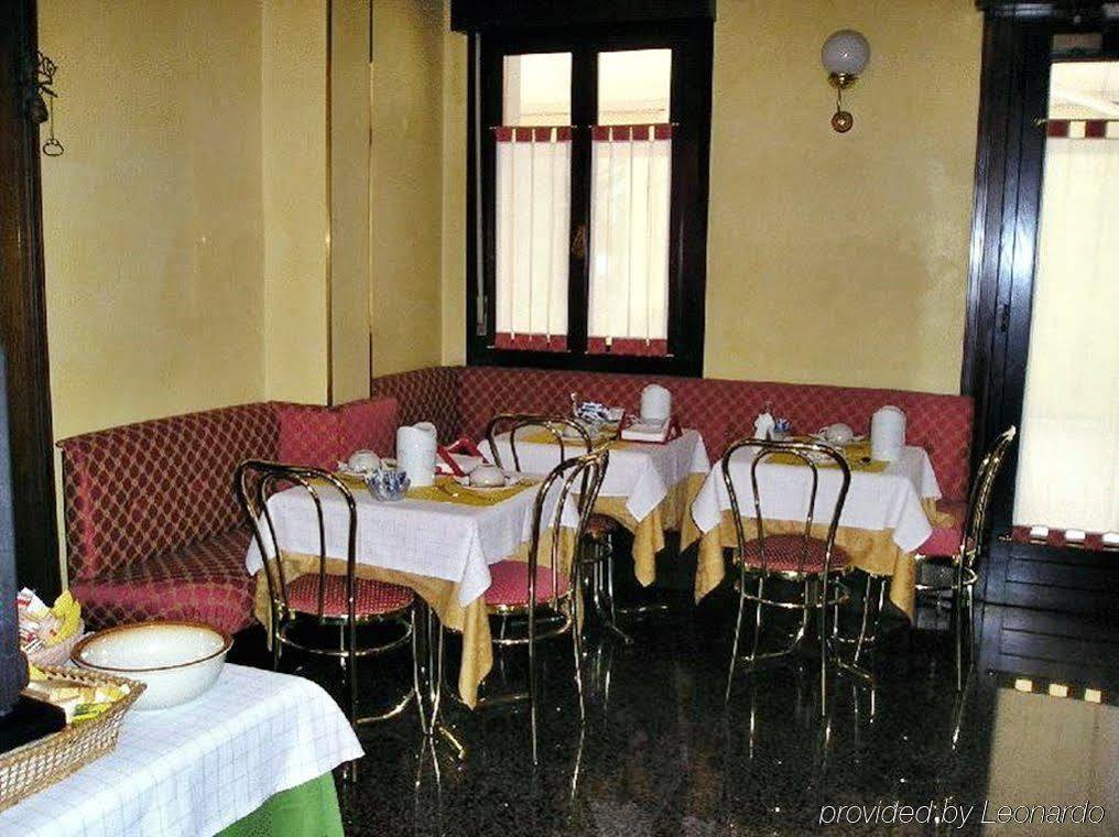 Albergo Ristorante Leon D'Oro Новента-ди-Пьяве Экстерьер фото