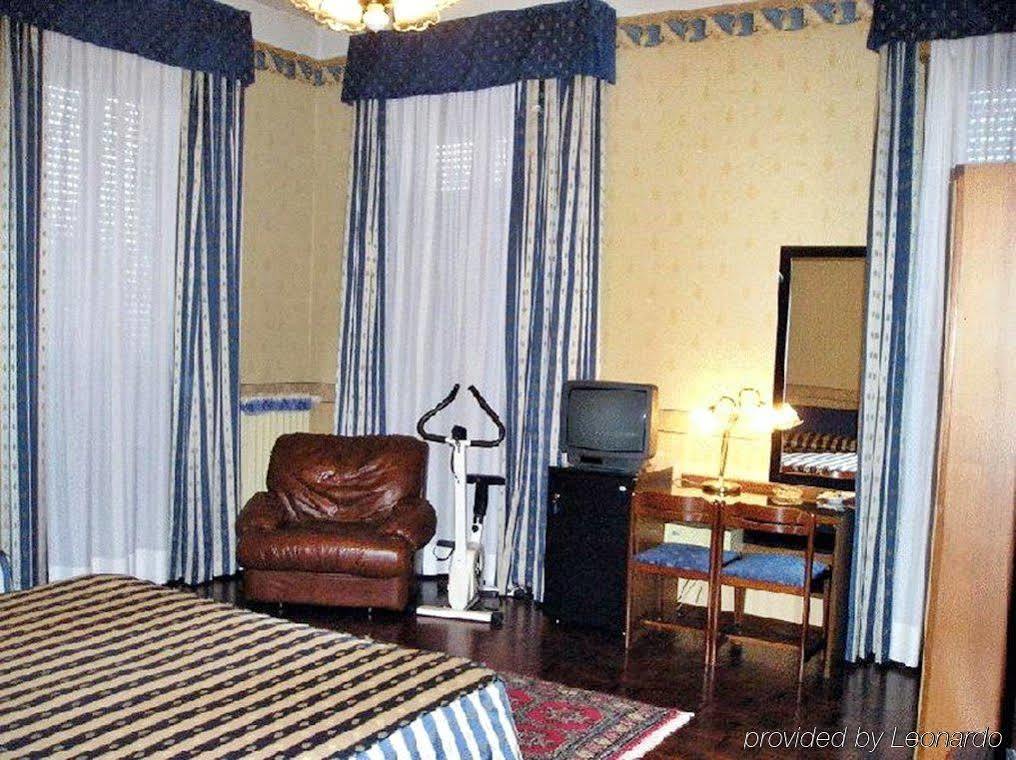 Albergo Ristorante Leon D'Oro Новента-ди-Пьяве Экстерьер фото
