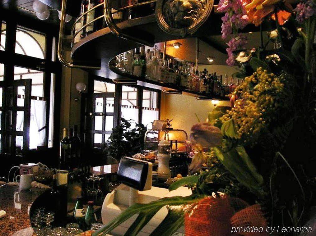Albergo Ristorante Leon D'Oro Новента-ди-Пьяве Экстерьер фото