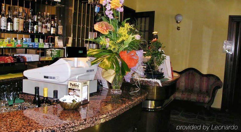 Albergo Ristorante Leon D'Oro Новента-ди-Пьяве Экстерьер фото