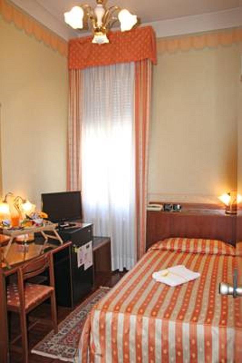 Albergo Ristorante Leon D'Oro Новента-ди-Пьяве Экстерьер фото