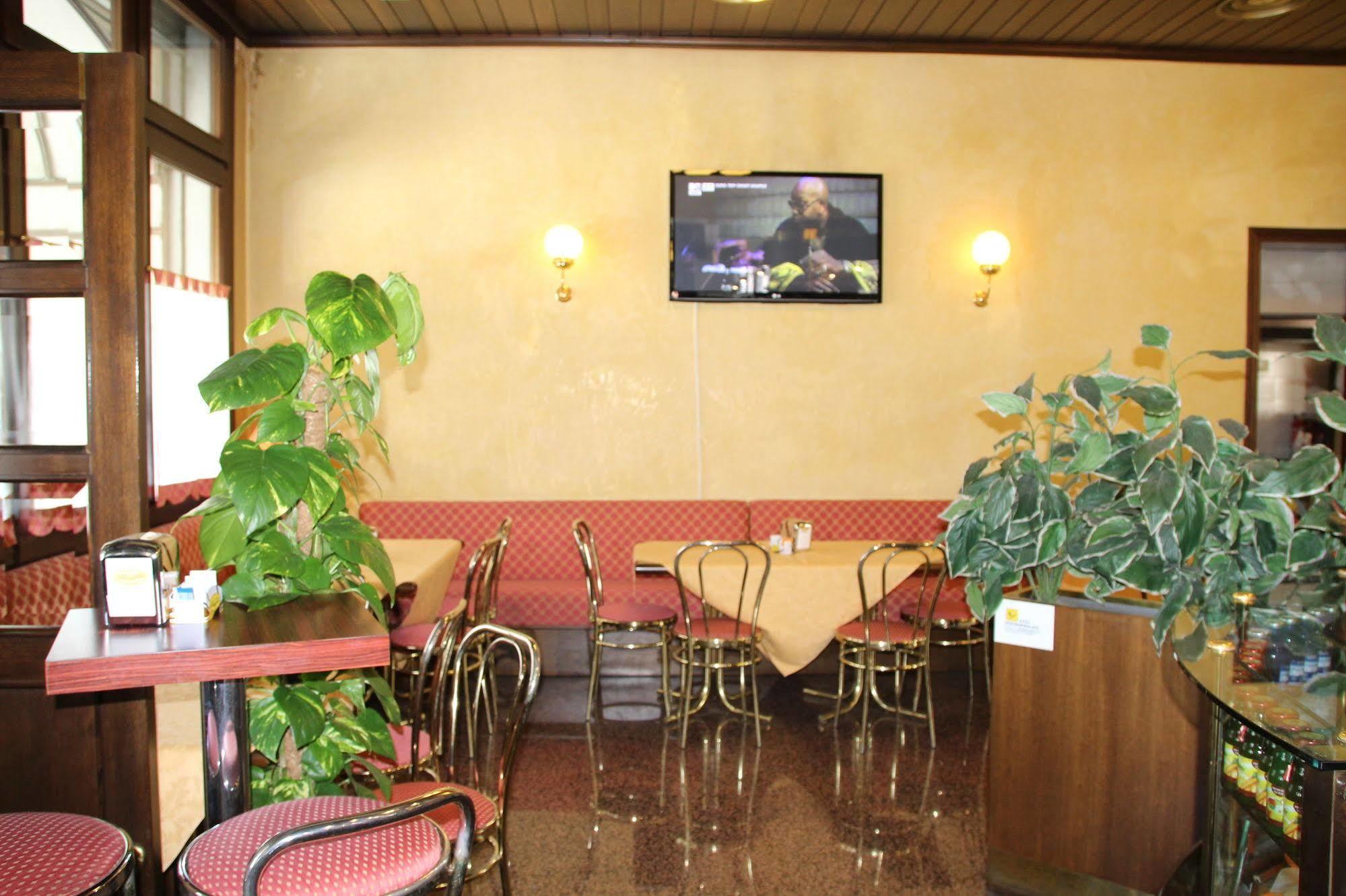 Albergo Ristorante Leon D'Oro Новента-ди-Пьяве Экстерьер фото