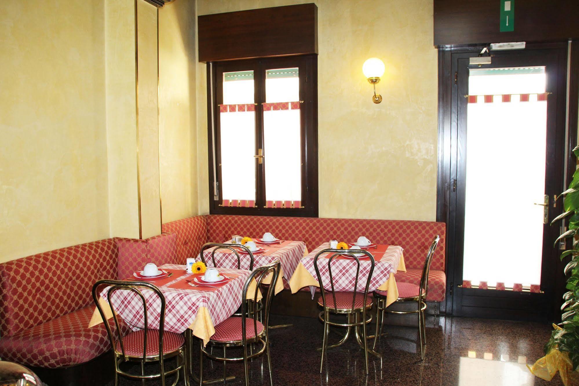 Albergo Ristorante Leon D'Oro Новента-ди-Пьяве Экстерьер фото