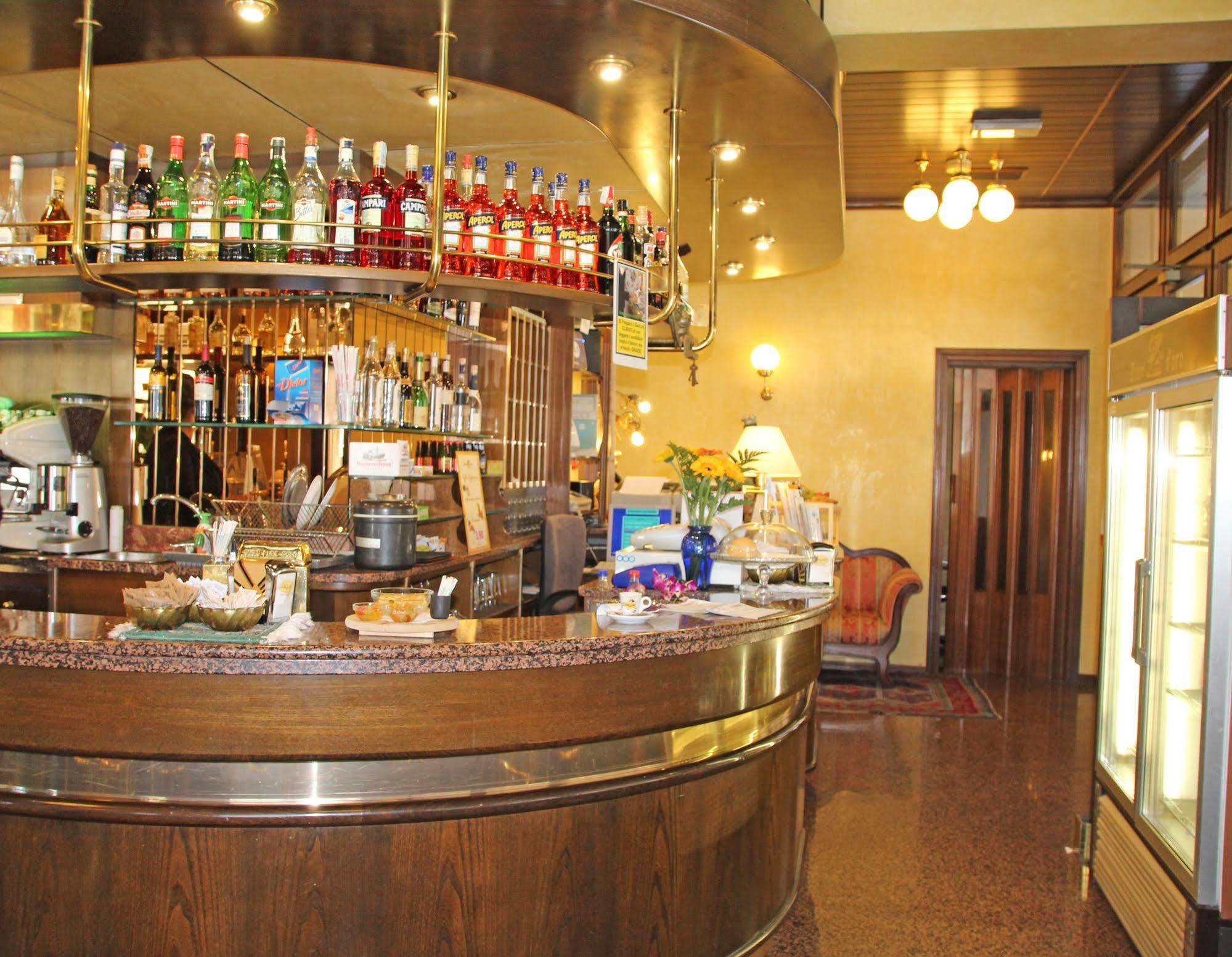 Albergo Ristorante Leon D'Oro Новента-ди-Пьяве Экстерьер фото