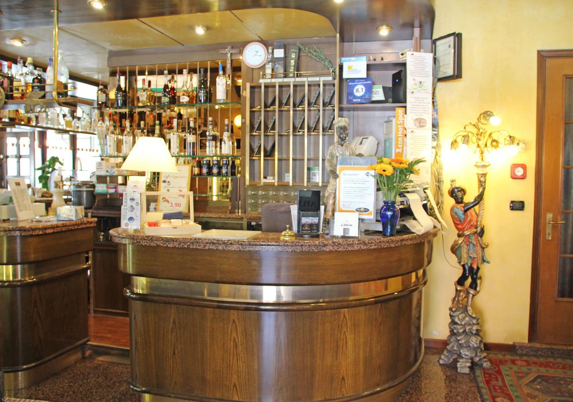 Albergo Ristorante Leon D'Oro Новента-ди-Пьяве Экстерьер фото