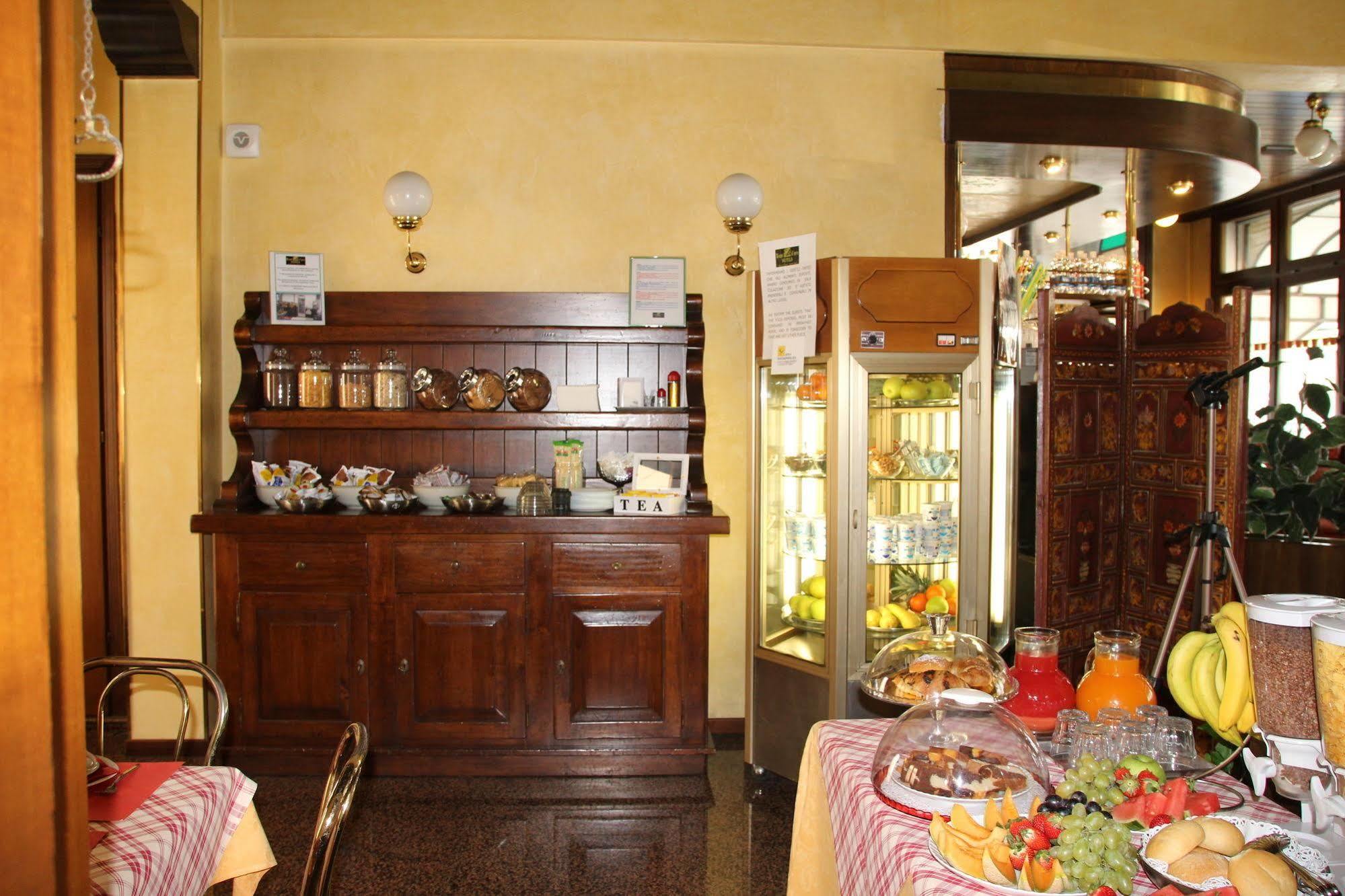 Albergo Ristorante Leon D'Oro Новента-ди-Пьяве Экстерьер фото