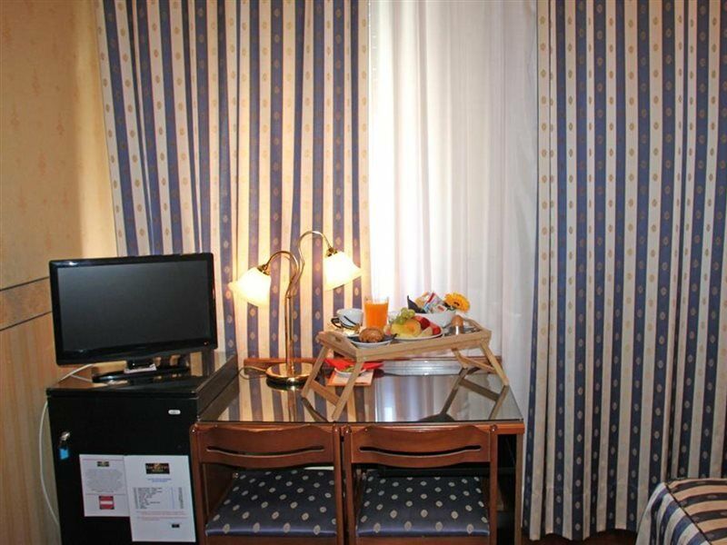 Albergo Ristorante Leon D'Oro Новента-ди-Пьяве Экстерьер фото