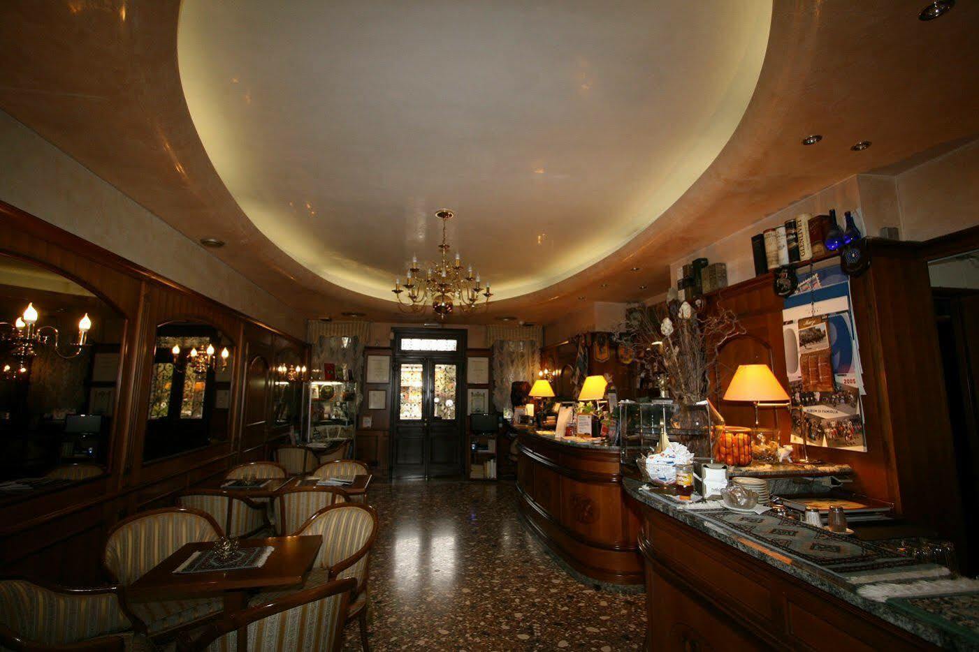 Albergo Ristorante Leon D'Oro Новента-ди-Пьяве Экстерьер фото